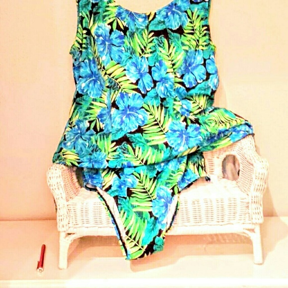 Bathing suit. . One piece - Picture 5 of 6